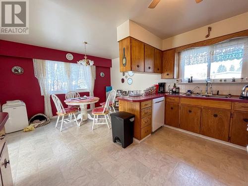 1064 93 Avenue, Dawson Creek, BC - Indoor Photo Showing Kitchen With Double Sink