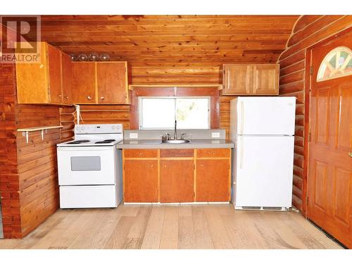 163 Willowbrook Road, Oliver, BC - Indoor Photo Showing Kitchen