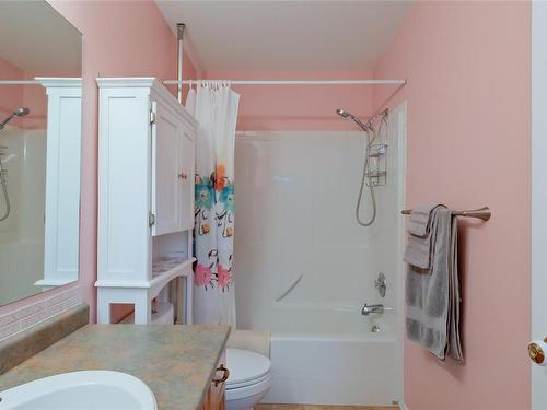 308-200 Dougall Road, Kelowna, BC - Indoor Photo Showing Bathroom