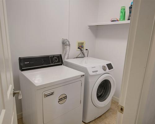 126 Verna Court, Kelowna, BC - Indoor Photo Showing Laundry Room