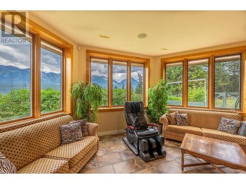 420 Ottoson Road, Golden, BC - Indoor Photo Showing Living Room