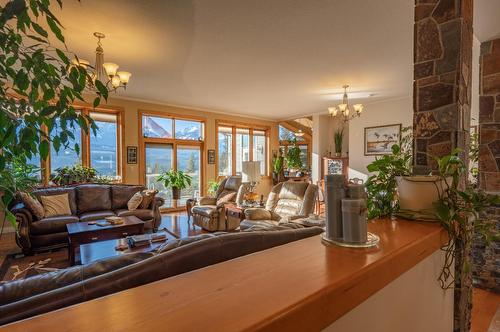 420 Ottoson Road, Golden, BC - Indoor Photo Showing Living Room