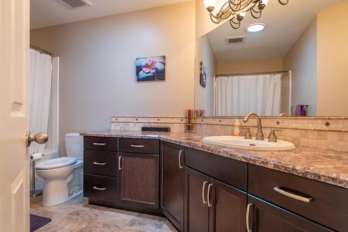 1067 Bridgeview Crescent, Castlegar, BC - Indoor Photo Showing Bathroom