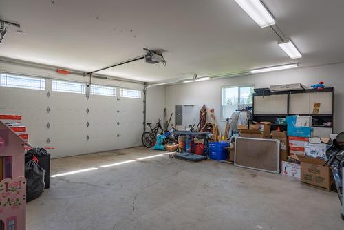 1067 Bridgeview Crescent, Castlegar, BC - Indoor Photo Showing Garage
