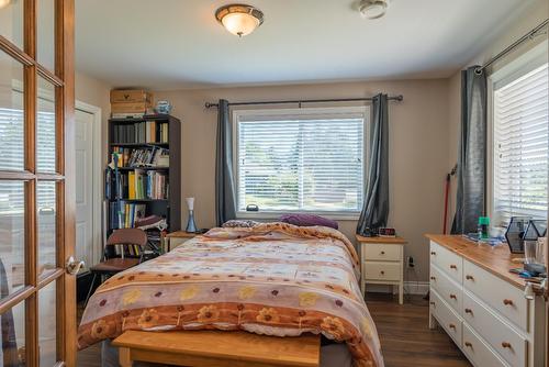 1067 Bridgeview Crescent, Castlegar, BC - Indoor Photo Showing Bedroom
