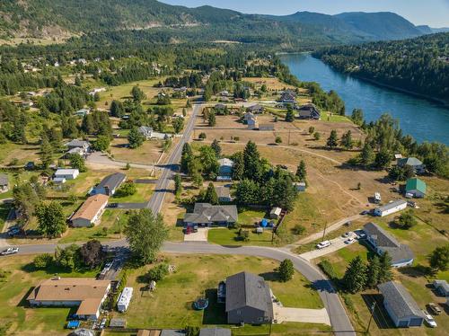1067 Bridgeview Crescent, Castlegar, BC - Outdoor With Body Of Water With View