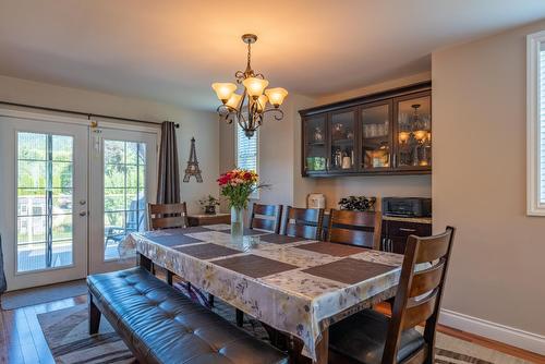 1067 Bridgeview Crescent, Castlegar, BC - Indoor Photo Showing Dining Room
