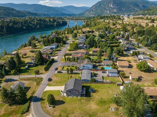 1067 Bridgeview Crescent, Castlegar, BC - Outdoor With Body Of Water With View