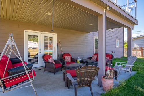 1067 Bridgeview Crescent, Castlegar, BC - Outdoor With Deck Patio Veranda With Exterior