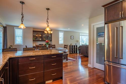 1067 Bridgeview Crescent, Castlegar, BC - Indoor Photo Showing Kitchen