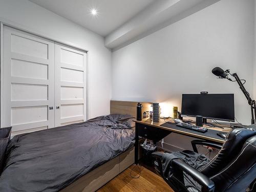 Master bedroom - 301-1212 Rue Bishop, Montréal (Ville-Marie), QC - Indoor Photo Showing Other Room