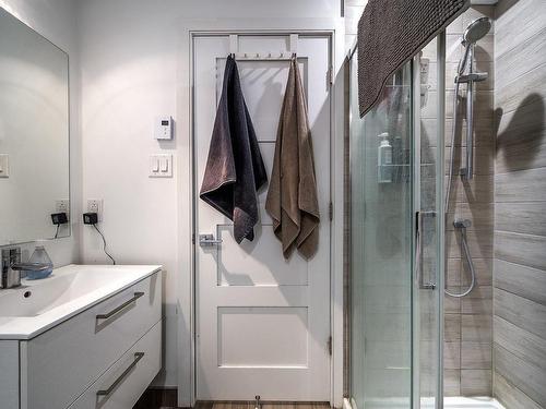 Bathroom - 301-1212 Rue Bishop, Montréal (Ville-Marie), QC - Indoor Photo Showing Bathroom