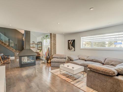 Salon - 1525 Rue Dorion, Laval (Duvernay), QC - Indoor Photo Showing Living Room With Fireplace