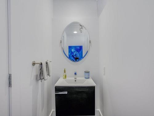 Salle d'eau - 1525 Rue Dorion, Laval (Duvernay), QC - Indoor Photo Showing Bathroom
