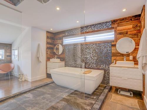 Salle de bains attenante Ã  la CCP - 1525 Rue Dorion, Laval (Duvernay), QC - Indoor Photo Showing Bathroom