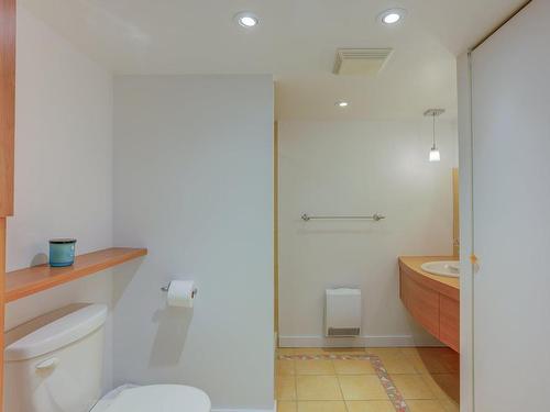 Salle de bains - 1525 Rue Dorion, Laval (Duvernay), QC - Indoor Photo Showing Bathroom