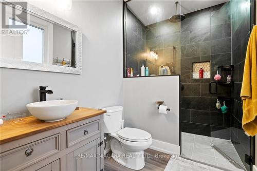 3921 Miller Road, Port Colborne, ON - Indoor Photo Showing Bathroom