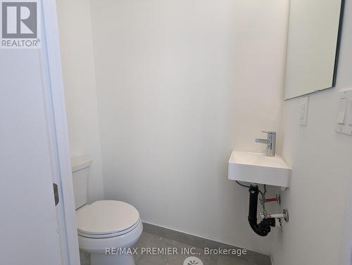#409 -11 Steckley House Lane, Richmond Hill, ON - Indoor Photo Showing Bathroom