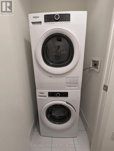 #409 -11 Steckley House Lane, Richmond Hill, ON - Indoor Photo Showing Laundry Room