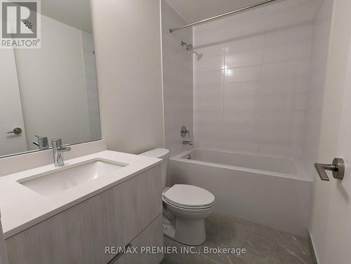 #409 -11 Steckley House Lane, Richmond Hill, ON - Indoor Photo Showing Bathroom