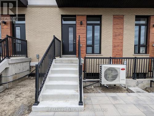 #409 -11 Steckley House Lane, Richmond Hill, ON - Outdoor