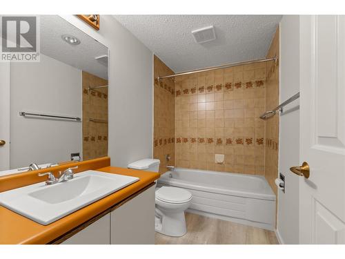 1056 Bernard Avenue Unit# 205, Kelowna, BC - Indoor Photo Showing Bathroom