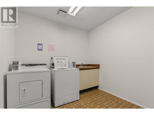 1056 Bernard Avenue Unit# 205, Kelowna, BC - Indoor Photo Showing Laundry Room