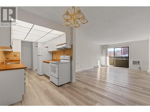 1056 Bernard Avenue Unit# 205, Kelowna, BC - Indoor Photo Showing Kitchen