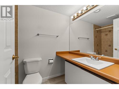1056 Bernard Avenue Unit# 205, Kelowna, BC - Indoor Photo Showing Bathroom