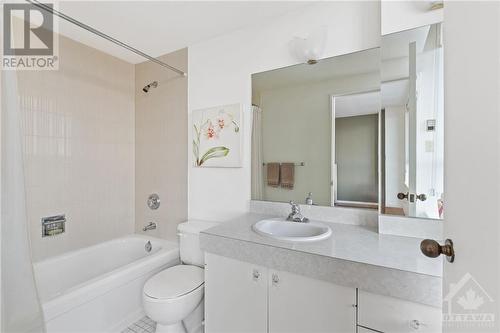 40 Boteler Street Unit#1204, Ottawa, ON - Indoor Photo Showing Bathroom