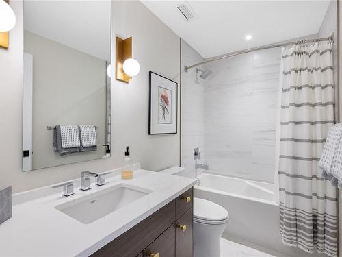 306-100 Lombardy St, Parksville, BC - Indoor Photo Showing Bathroom