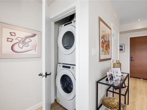 306-100 Lombardy St, Parksville, BC - Indoor Photo Showing Laundry Room