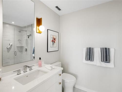 306-100 Lombardy St, Parksville, BC - Indoor Photo Showing Bathroom