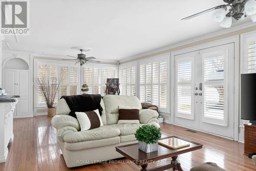 25 Prinyers Cove Cres, Prince Edward County, ON - Indoor Photo Showing Living Room