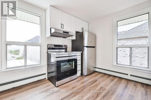 526 Fifty Road, Hamilton, ON - Indoor Photo Showing Kitchen