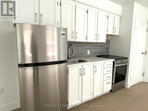 8 - 2373 Bloor Street W, Toronto, ON - Indoor Photo Showing Kitchen With Upgraded Kitchen