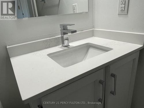 15 - 2373 Bloor Street W, Toronto, ON - Indoor Photo Showing Bathroom