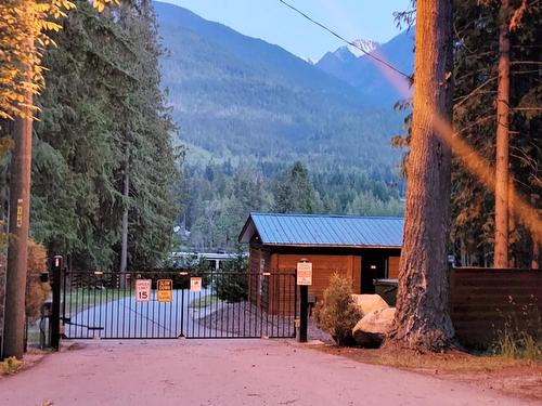 6 - 7298 Highway 3A, Balfour, BC 
