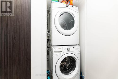 2012 - 70 Queens Wharf, Toronto, ON - Indoor Photo Showing Laundry Room
