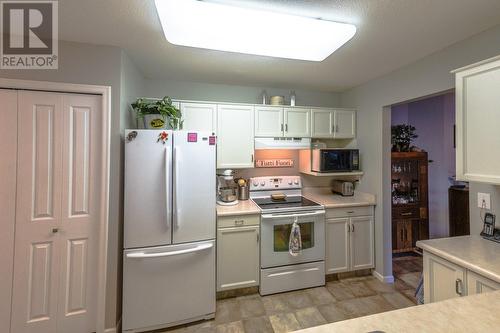 8700 Jubilee Road E Unit# 204, Summerland, BC - Indoor Photo Showing Kitchen