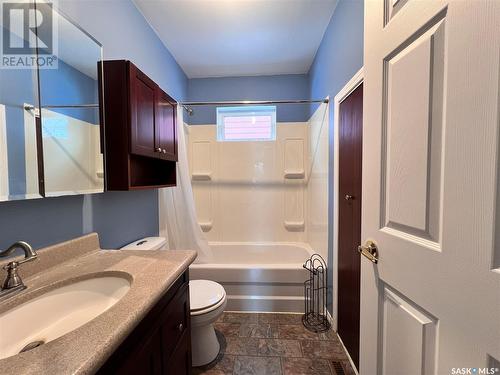 414 6Th Street E, Wynyard, SK - Indoor Photo Showing Bathroom