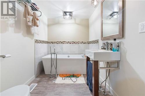 310 Belmont Street, Cornwall, ON - Indoor Photo Showing Bathroom
