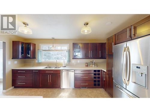 1757 Cypress Road, Quesnel, BC - Indoor Photo Showing Kitchen With Double Sink