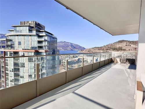 1806-1181 Sunset Drive, Kelowna, BC - Outdoor With View With Exterior