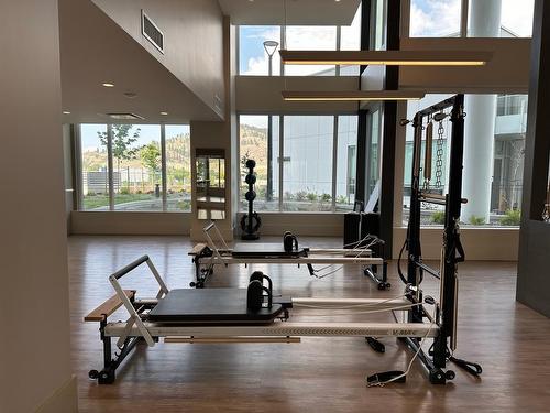 1806-1181 Sunset Drive, Kelowna, BC - Indoor Photo Showing Gym Room