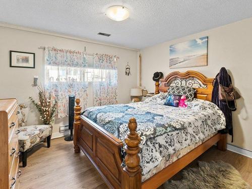1240/1238 Gaggin Road, Kelowna, BC - Indoor Photo Showing Bedroom