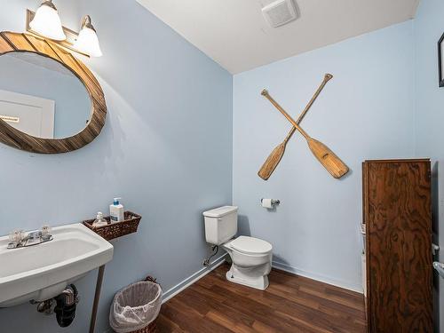 512 5Th St, Courtenay, BC - Indoor Photo Showing Bathroom