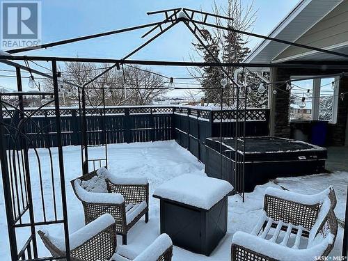 305 10Th Avenue Nw, Swift Current, SK - Outdoor With Deck Patio Veranda