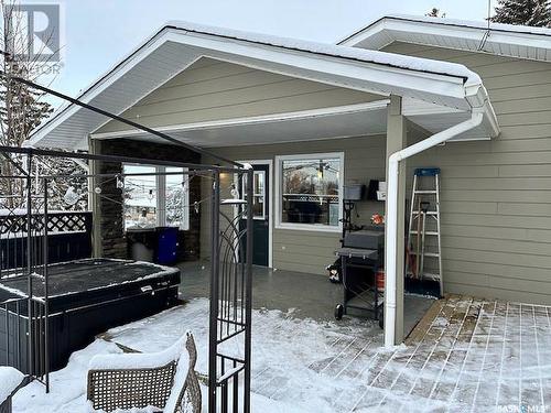 305 10Th Avenue Nw, Swift Current, SK - Outdoor