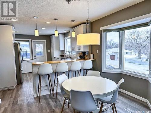 305 10Th Avenue Nw, Swift Current, SK - Indoor Photo Showing Dining Room